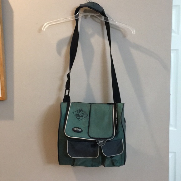 Thermos Other - Thermos shoulder bag with quick access. Green